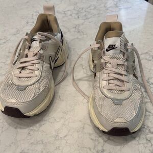 Nike Women's Beige and Cream Sneakers